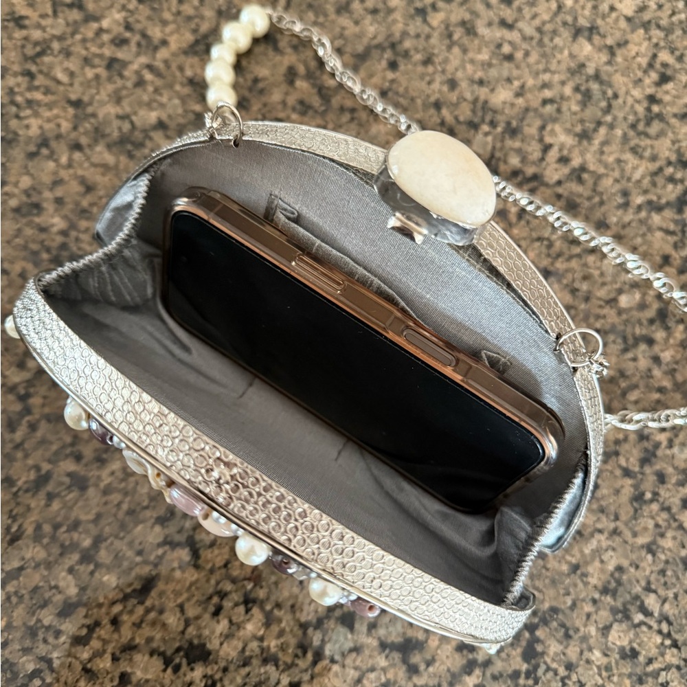 Elegant Beaded Clutch - Picture 6 of 6